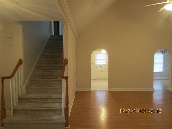 5th image of 216 Autumn Glen Dr