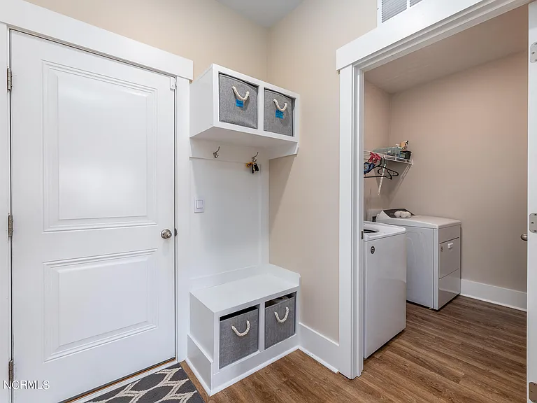 416 Edgewater Way — Photo 12