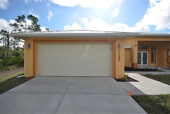1132 Edelweiss St E — Photo 2