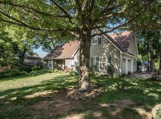 8018 Summit St, Lenexa, KS 66215