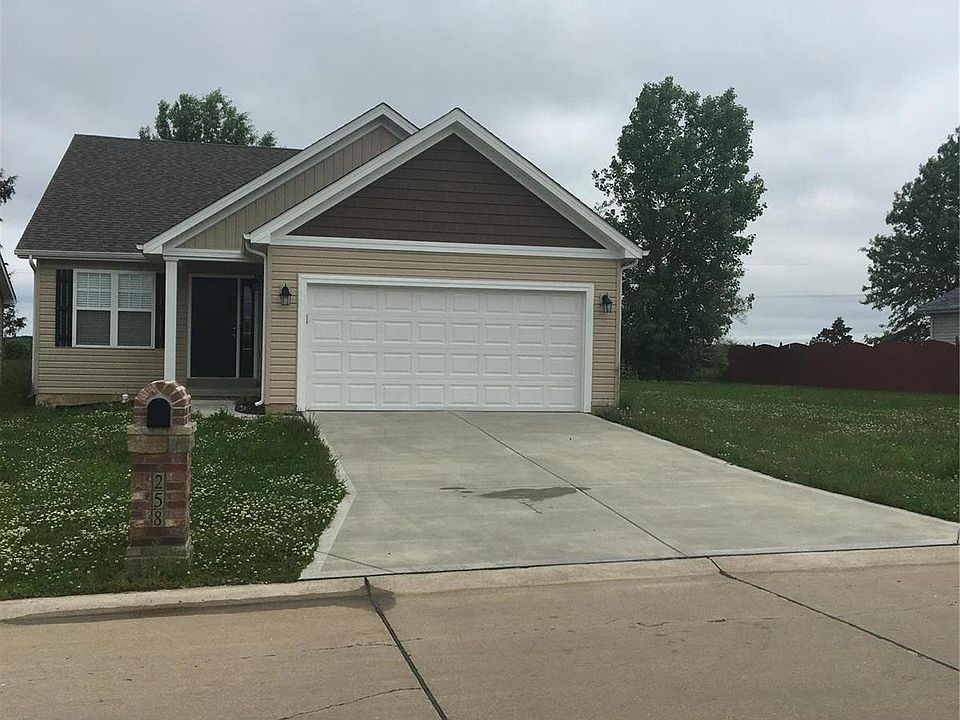 1st image of 258 Autumn Oaks Dr