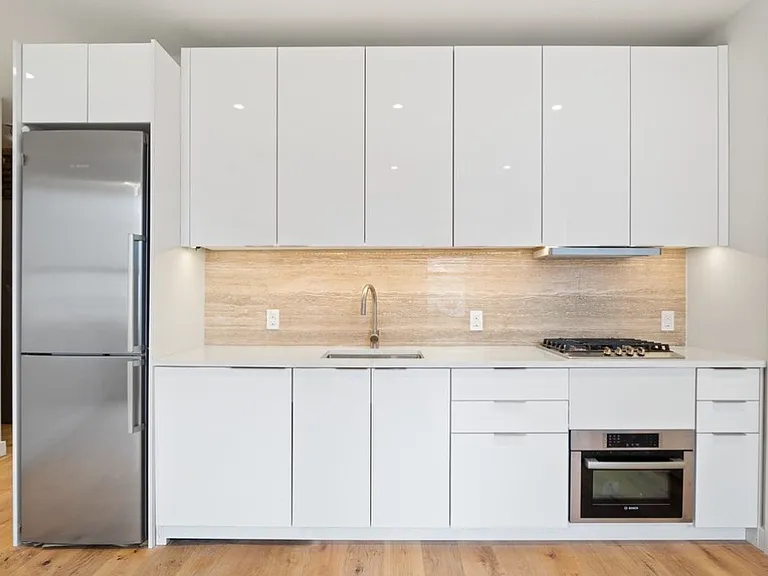 205 10th Ave #5N — Photo 1