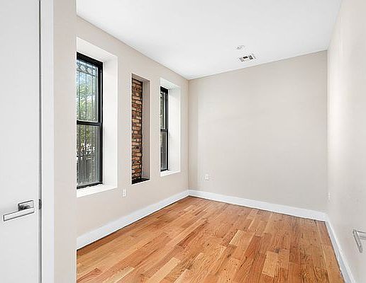 5th image of 505 Throop Ave APT 1