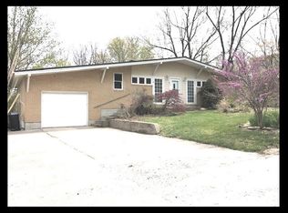 806 Maple Ln, Macon, MO 63552