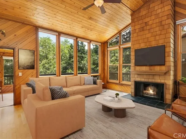 23874 Lakeview Dr, Crestline, CA 92325