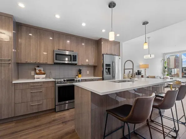 317 N 22nd Ave SW #307, Calgary, AB T2S 3H6
