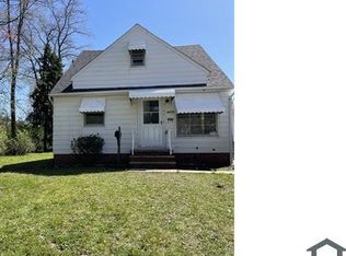 12914 Park Knoll Dr, Garfield Heights, OH