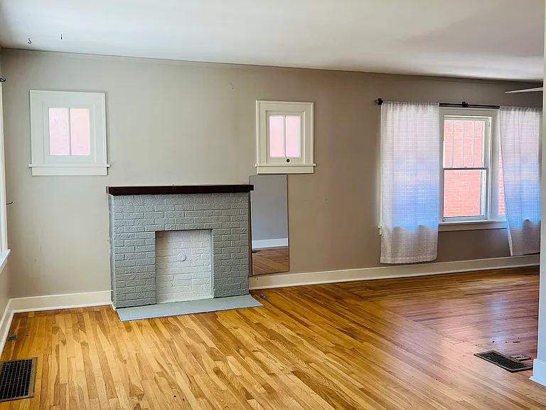 361 S Logan St #A — Photo 10