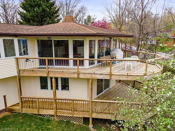 5th image of 707 Crestwood Dr
