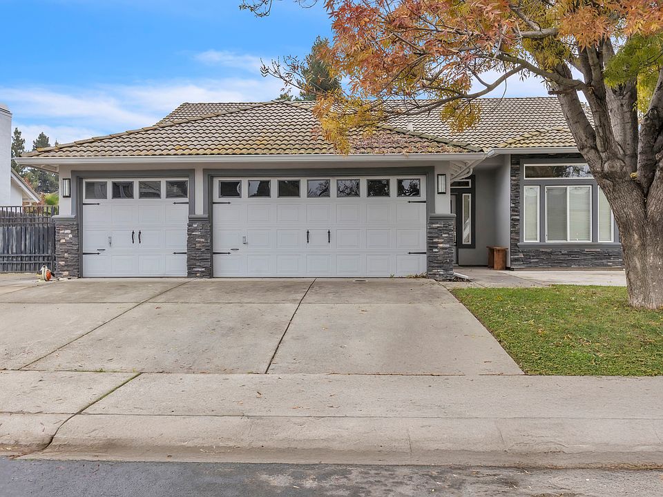 1st image of 696 Scirocco Dr