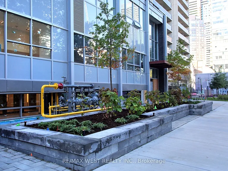 17 Dundonald St #309 — Photo 20