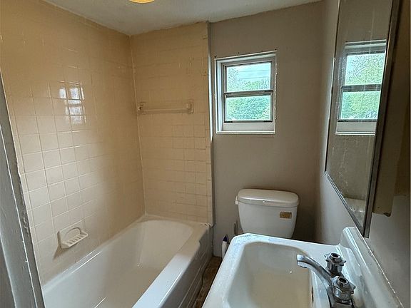 2nd image of 180 Norran Dr