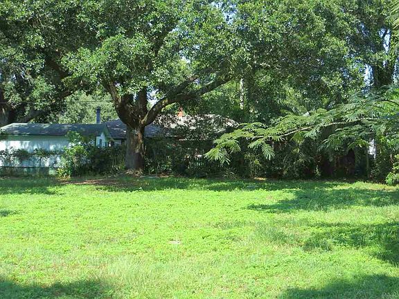 5th image of 605 SE Baublits Dr