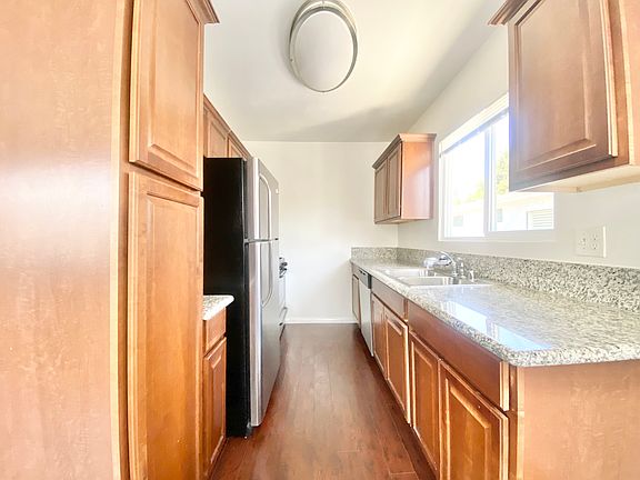 2nd image of 827 Westbourne Dr #5