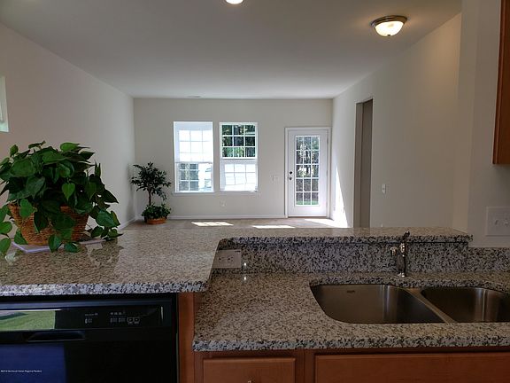 4th image of 64 Aylesford Ln