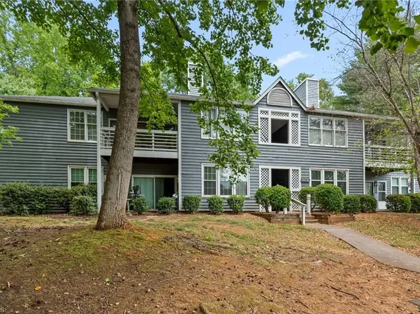 310 Meadows Cir, Winston Salem, NC 27104