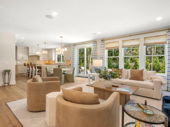 7 Willow Circle, Mashpee, MA 02649