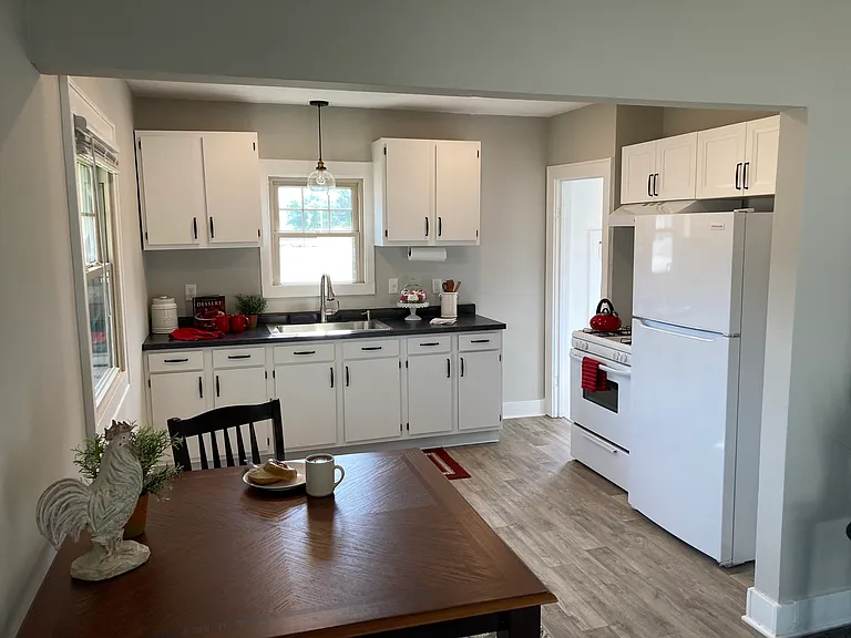 399 Garrett St — Photo 3