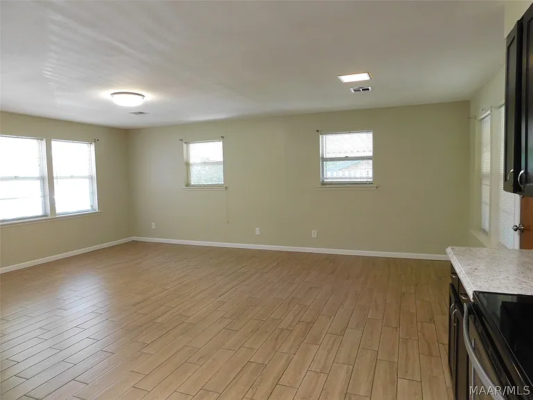 733 Gillespie St — Photo 8