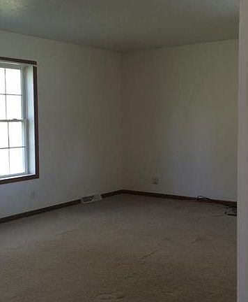 2nd image of 5327 Lesh St NE
