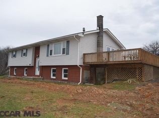 16 Dotterers Rd, Mill Hall, PA 17751