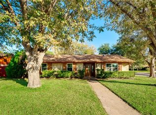 1725 N Santa Rosa Ct, Grand Prairie, TX 75051