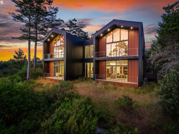 1170 13th St, Port Orford, OR 97465