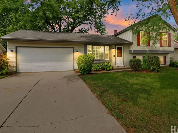 5014 W Greenbrier Dr, McHenry, IL 60050