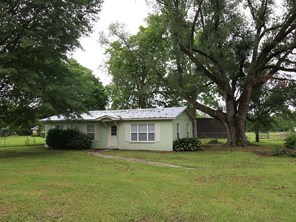 Front - Large oak tree shades home