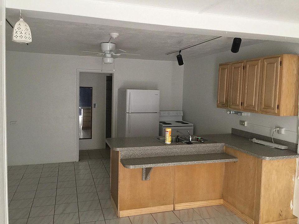 Lower kitchen 