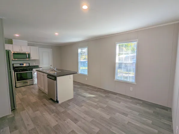 471 Montana St, Belleville, MI 48111