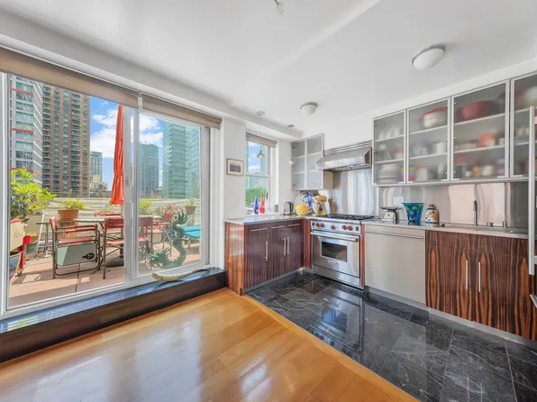 211 East 53rd Street 12C image 2 of 7