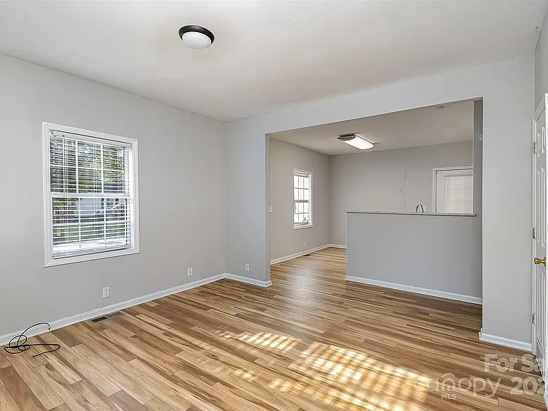 484 Cook St NW — Photo 4