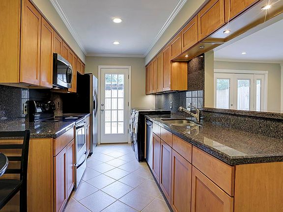 4th image of 13048 Trail Hollow Dr