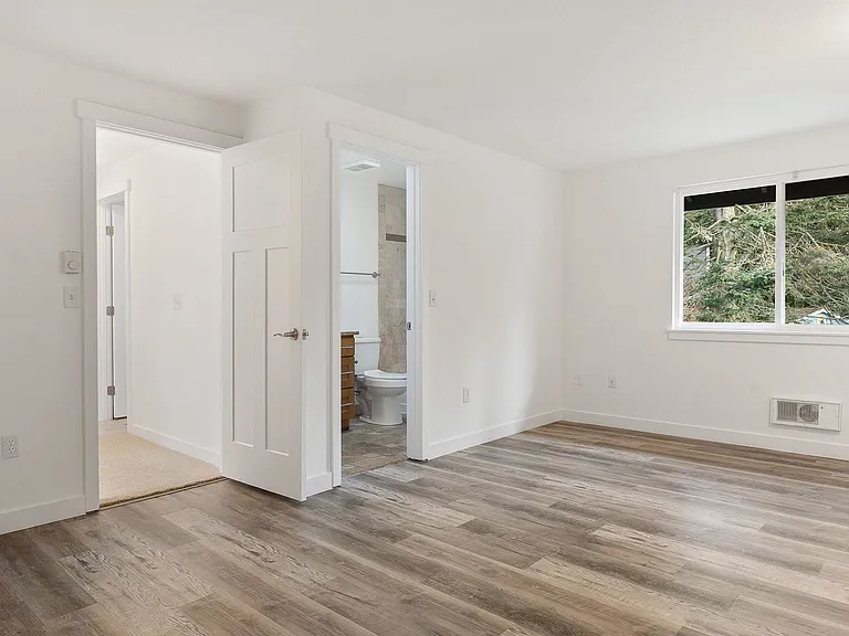 5909 Glenwood Ave — Photo 15