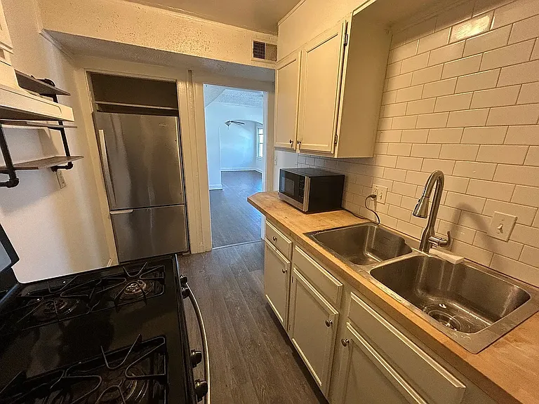 4117 Charlotte St #1S — Photo 11