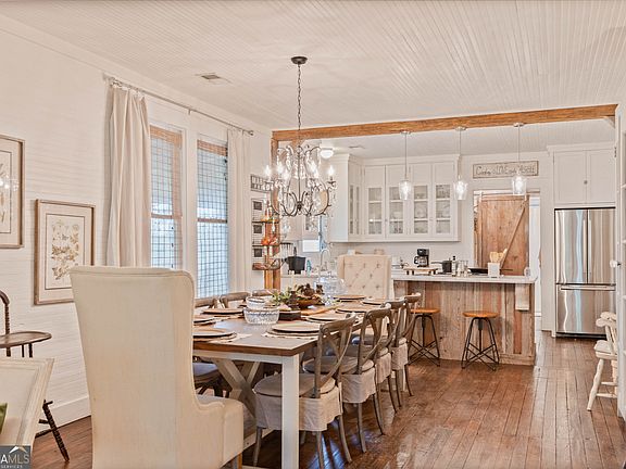 3rd image of 282 Gardner Rd
