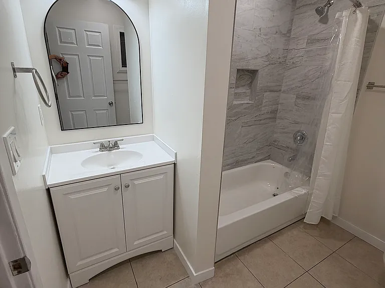 4027 Arden Dr — Photo 3