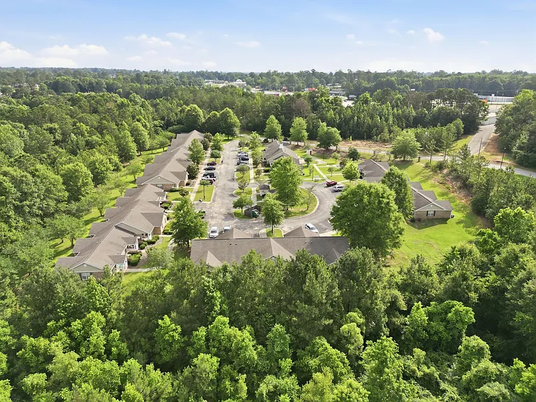 Country Club Cottages — Photo 3