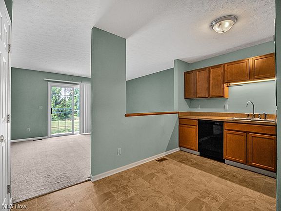 3rd image of 33438 Halle Ct