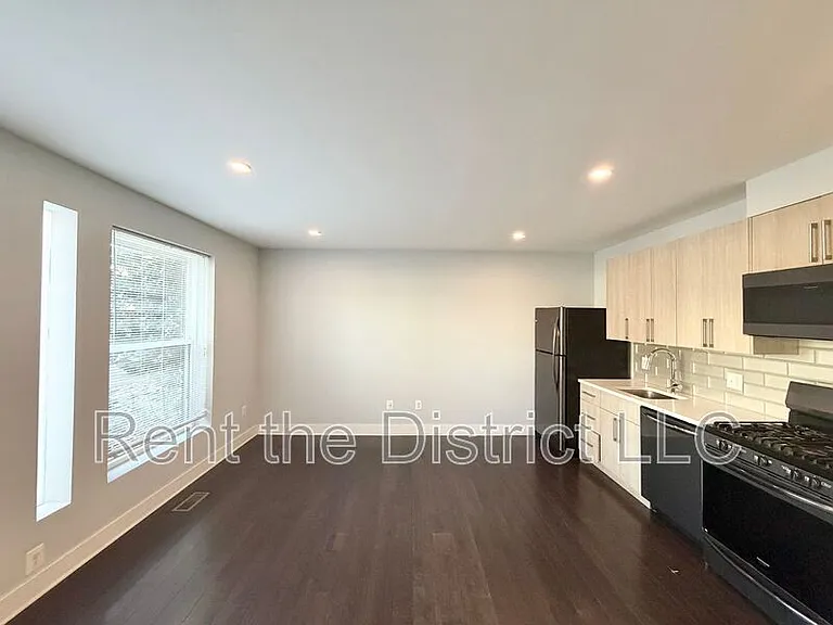 1605 F St NE #1 — Photo 4
