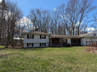 7520 White Birch Ln, Erie, PA 16509
