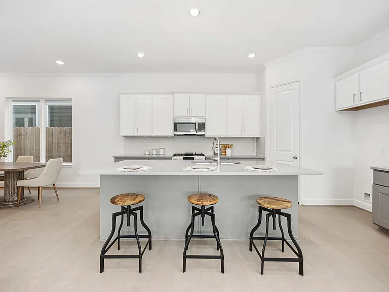 1307 Beachton St — Photo 8