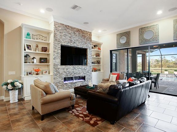 4th image of 32427 Silvercreek Way