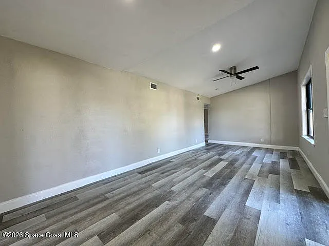 3 bed, 2.0 bath, 1354 sqft, $2,000 — Photo 3