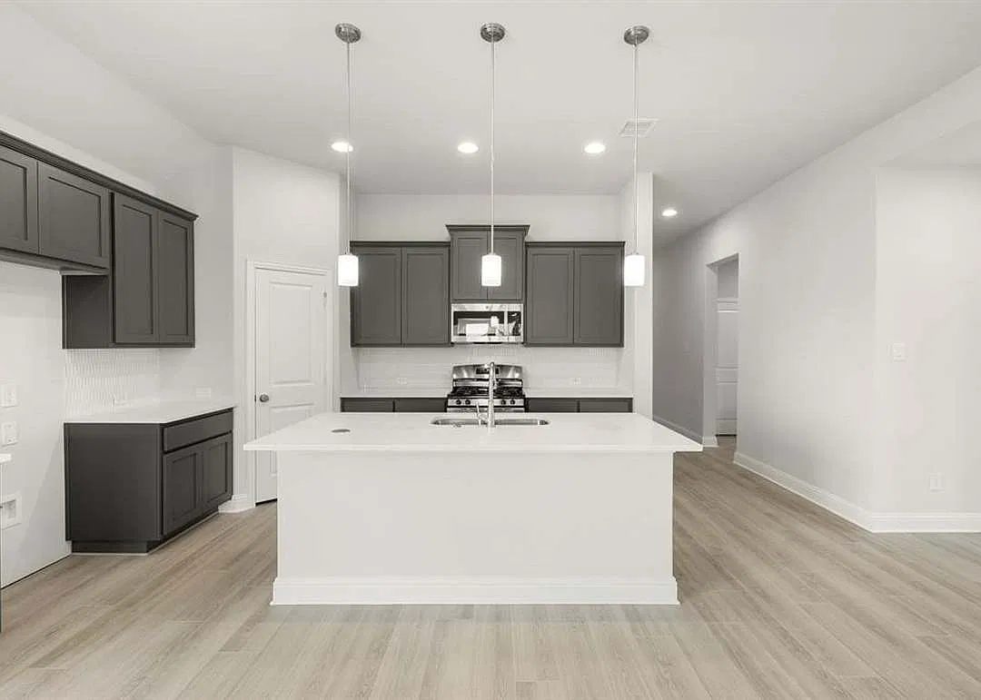 4 bed, 2264 sqft, $2,850 — Photo 4