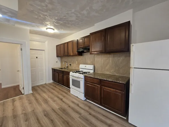 684 Shephard Avenue image 1 of 8