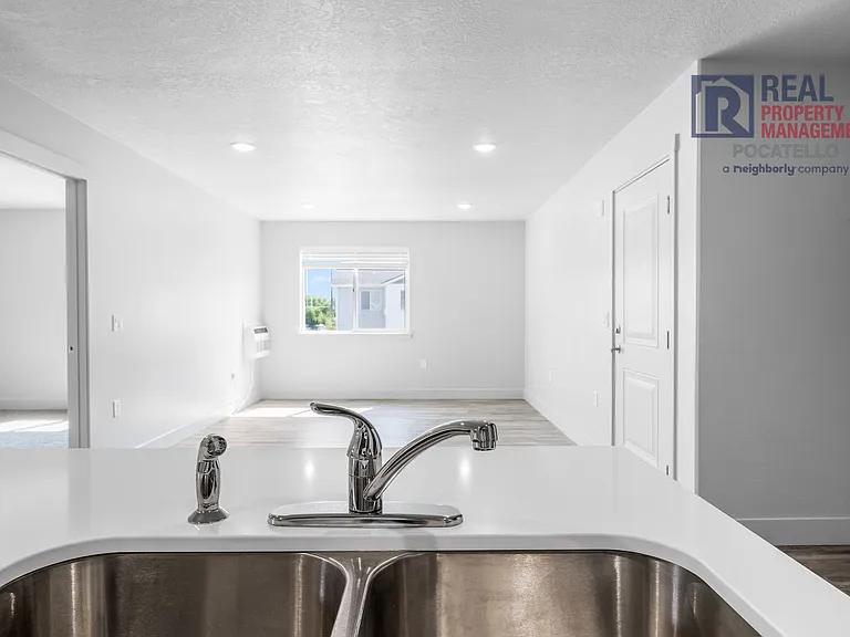 1829 W Quinn Rd — Photo 7