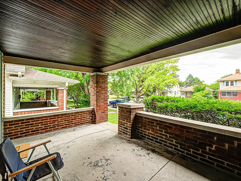 833 N Riley Ave — Photo 3