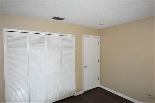 3rd image of 5420 Viburnum Cir